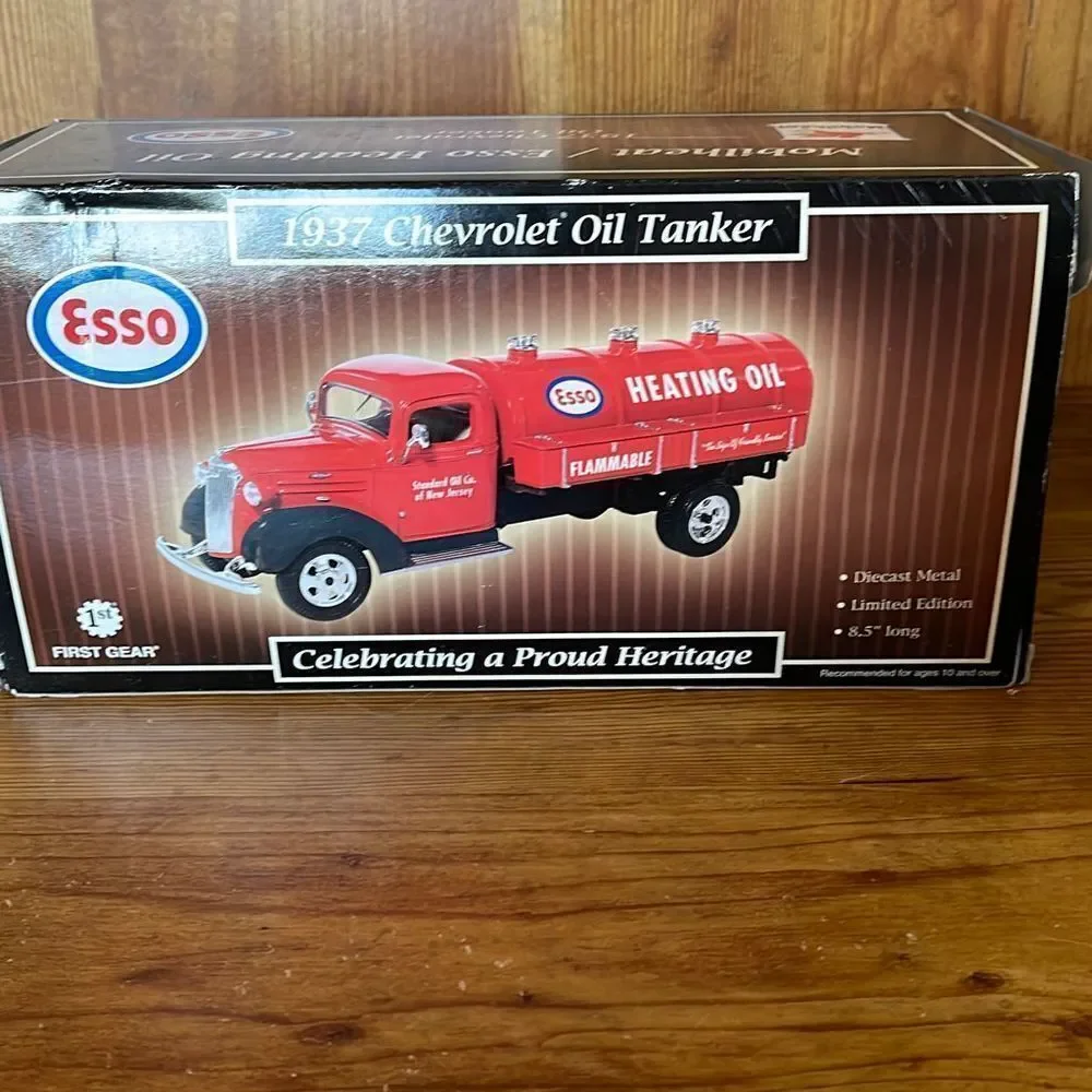First Gear Diecast 1937 Chevrolet Oil Tanker Limited Edition 8.5”‎ long